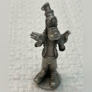 Disney Goofy Hudson pewter figurine